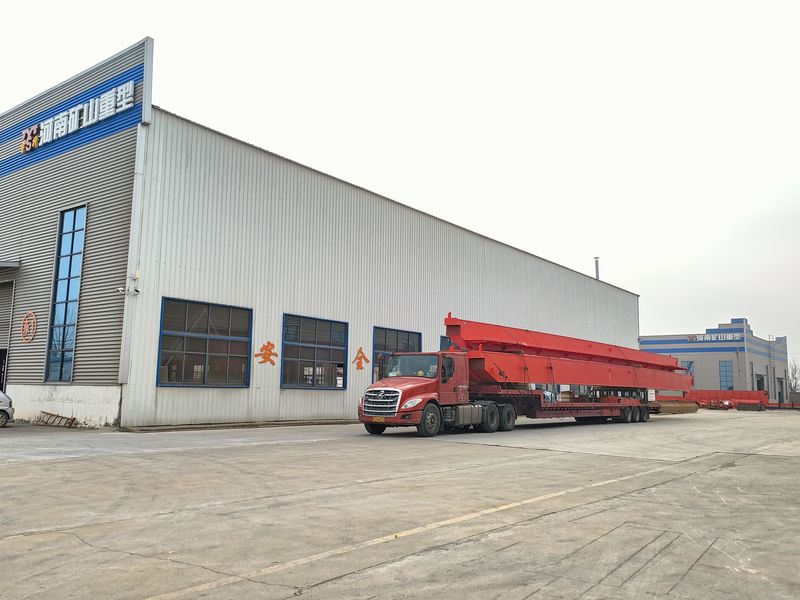 兩臺10噸 跨度28.4米電動葫蘆橋式起重機，發往山東威海