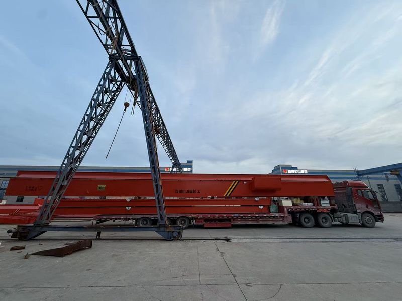 全包箱門式起重機 MHE30+16t-24m 制作完成 裝車發出